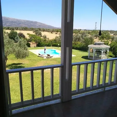 Hidden Peaceful In Evia! Feriehus